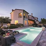 Near Rovinj With Pool And Sea Views