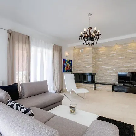 Near Rovinj With Pool And Sea Views