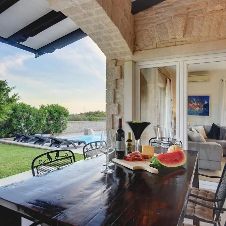 别墅 Near Rovinj With Pool And Sea Views 罗维尼村