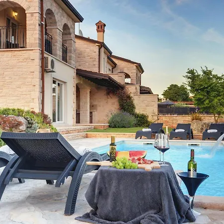 Near Rovinj With Pool And Sea Views