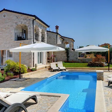 Near Rovinj With Pool And Sea Views