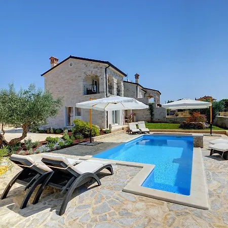 别墅 Near Rovinj With Pool And Sea Views 罗维尼村