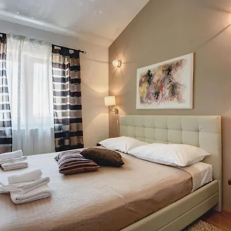 别墅 Near Rovinj With Pool And Sea Views *