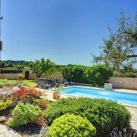 别墅 Near Rovinj With Pool And Sea Views 罗维尼村