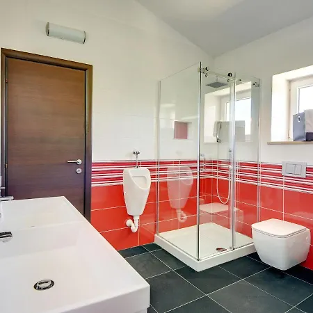Near Rovinj With Pool And Sea Views 别墅 *