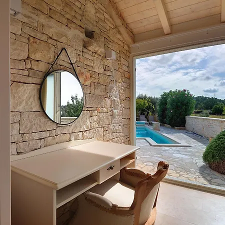 别墅 Near Rovinj With Pool And Sea Views