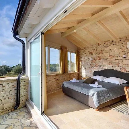 Near Rovinj With Pool And Sea Views 别墅 *