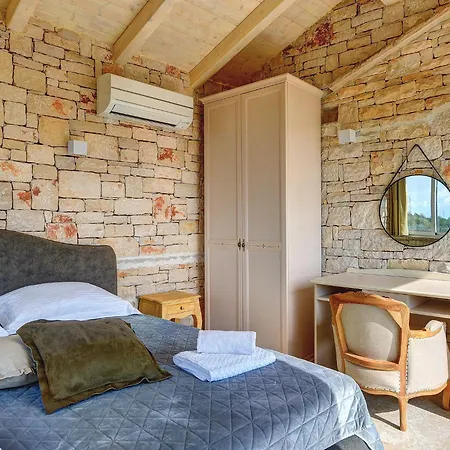 Near Rovinj With Pool And Sea Views *